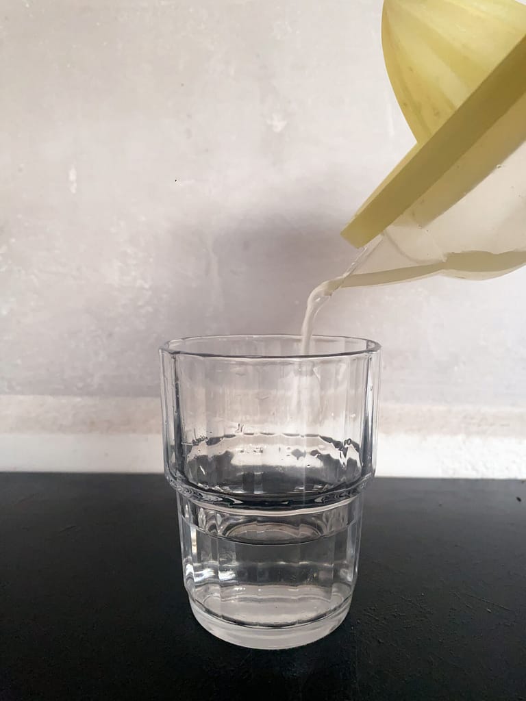água limão jejum benefícios